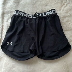 Black under armor shorts size youth medium